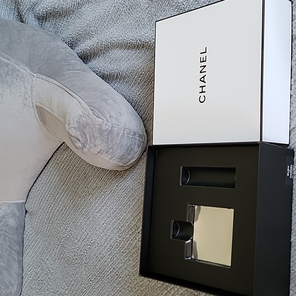 Box empty Chanel